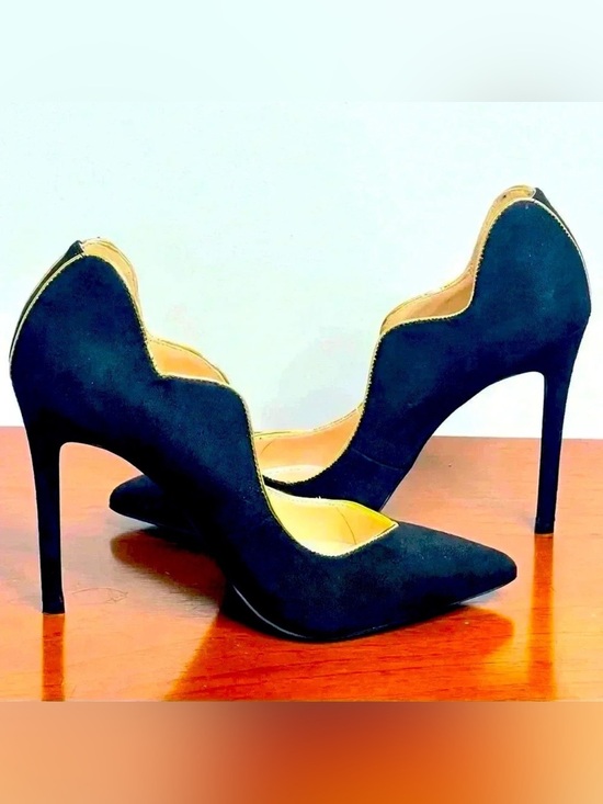 Lemon drop Shoes - LEMON DROP BY  PRIVILEGED BLACK HEELS GOLD TRIM SIZE 8.5